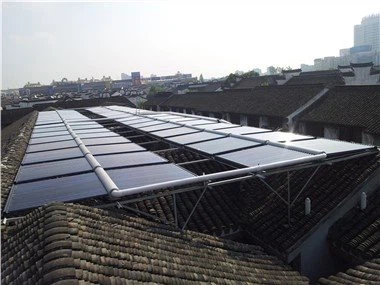 Solarsammler auf dem Dach